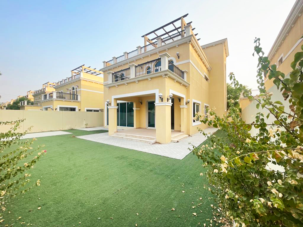 Jumeirah Park | Vacant | 4 Bedroom + Maidroom